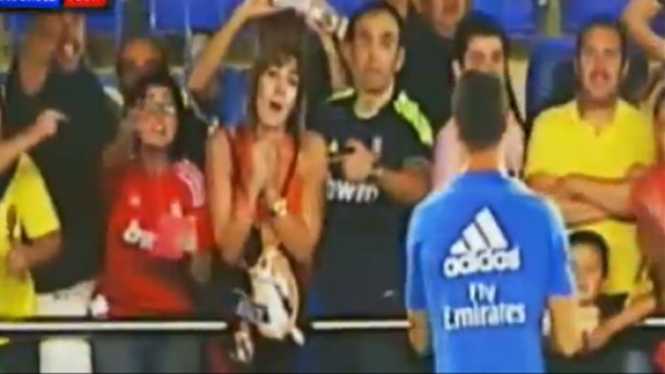 VIDEO: Cristiano Ronaldo hace llorar a una aficionada