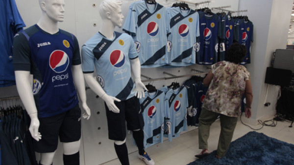 Motagua presenta sus nuevas camisas