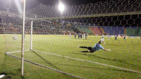 Olimpia vuelve a perder en Tegucigalpa
