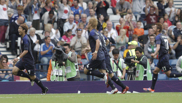 Japón sorprende al vencer a España