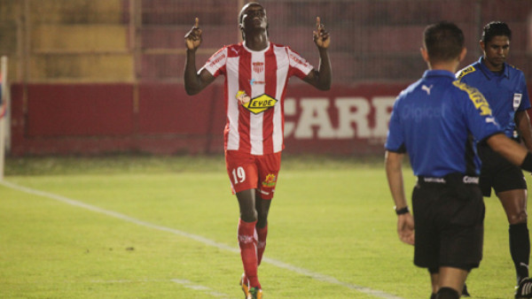 Doblete de Rubilio Castillo y Vida respira