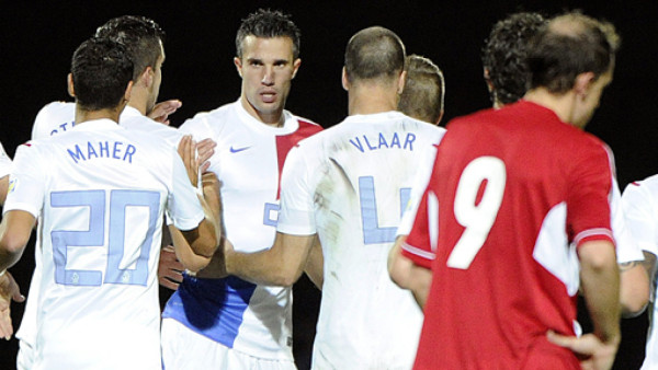 Holanda es la primera selección de Europa en avanzar al Mundial 2014