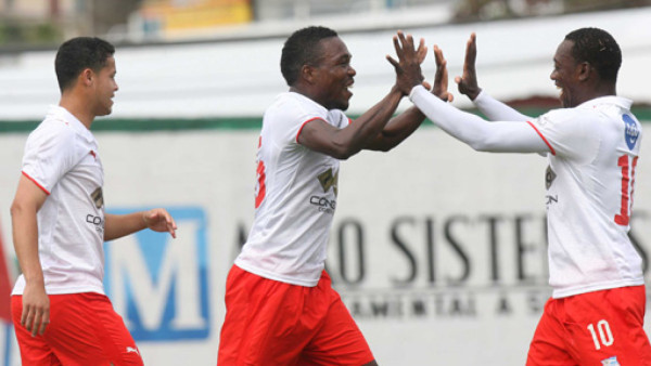 Necaxa destazó al toro del Savio