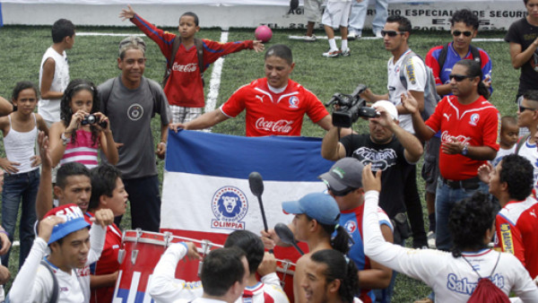 'El Matador' Velásquez celebró su cumpleaños 39