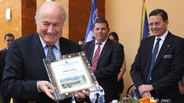 Blatter se 'moriría' si hay un error arbitral en el Mundial de Brasil 2014