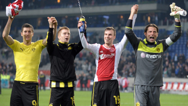 Götze clasifica al Borussia a la siguiente ronda