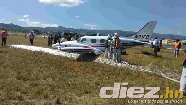FOTOS: Así fue el aterrizaje forzoso de avioneta en el Toncontín de Tegucigalpa