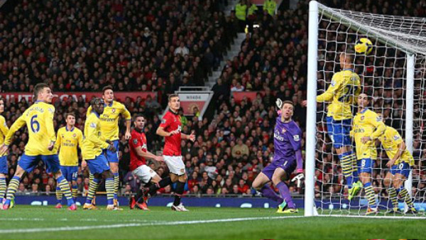 El Manchester baja de las nubes al Arsenal