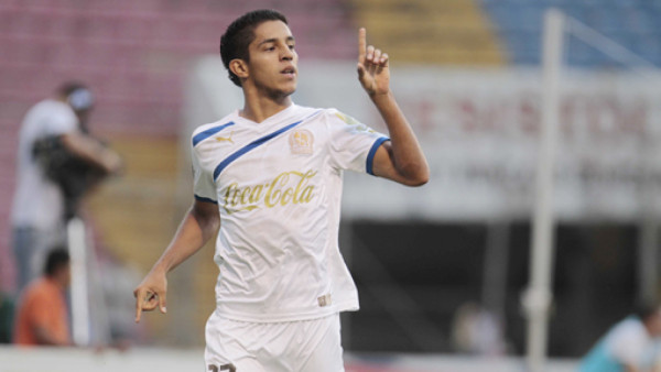 Olimpia goleó y continúa de líder