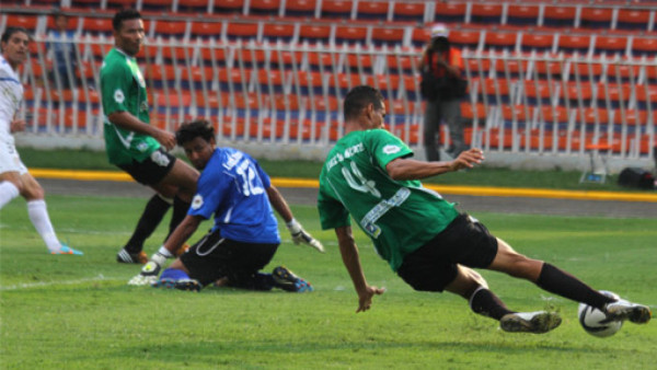 VIDEO: La gran salvada de Juan Pablo Montes