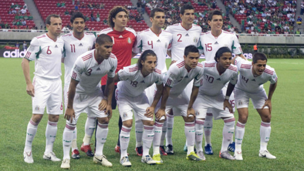 Juárez y Vela fuera seis meses del Tri