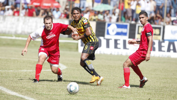 El Real España agranda su invicto