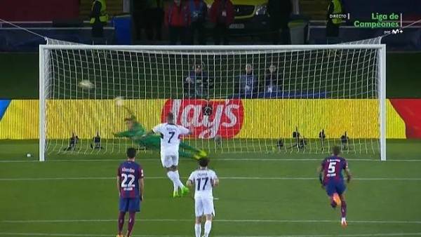 Mbappé apareció y con latigazo venció a Ter Stegen en el penal de PSG.