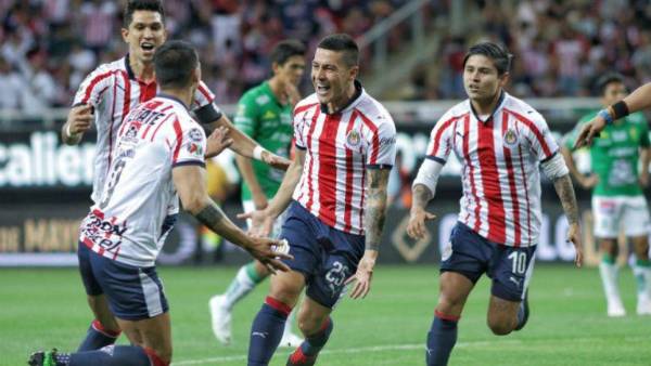 Michael Pérez ganó una Liga, dos Copas y una Supercopa y Champions de Concacaf con Chivas.