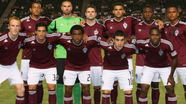 Hendry Thomas no pudo contra el Galaxy de Beckham