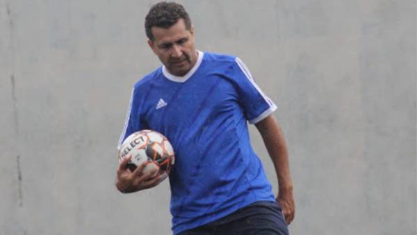 Nerlin Mmebreño, exjugador de la Selección y entrenador nacional.