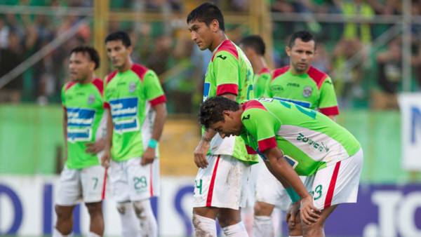 Los rostros de tristeza en Marathón tras la humillante derrota ante Olimpia