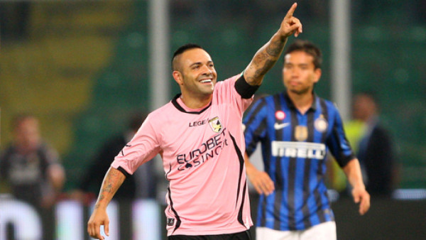 Gran debut de Edgar Álvarez y Palermo