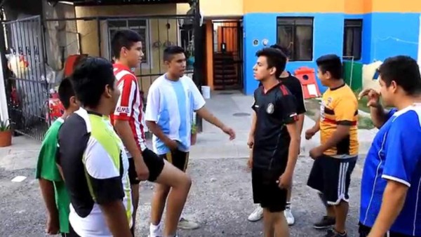 Las 21 reglas del fútbol callejero que nadie olvida