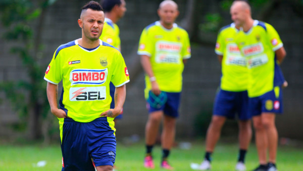 El tico Allan Alemán regresa a entrenar con Real España