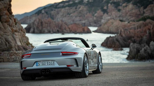 Con música de Maluma y un Porshe de lujo: Kun Agüero y sus vacaciones por Cerdeña