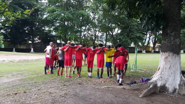 FOTOS: La última locura del Ñangui y Héctor Vargas desata la risa de sus jugadores
