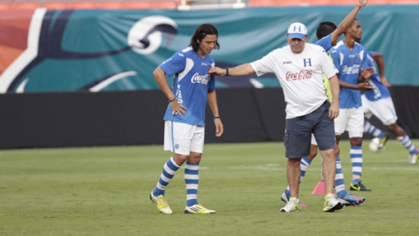 ¿Debe jugar hoy Roger Espinoza contra Boca Juniors?