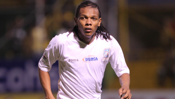Jugador de Platense multado por utilizar camisa del Olimpia