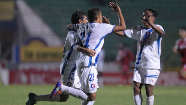 Olimpia sufrió, pero está en semifinales