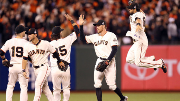 Gigantes toma la ventaja ante Tigres en primer juego de Serie Mundial