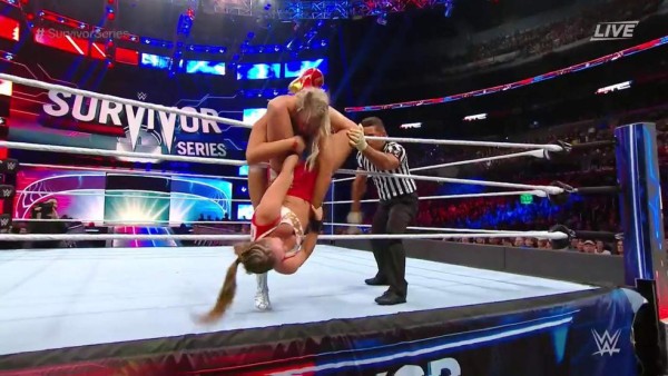 La sangrienta paliza que recibió Ronda Rousey en la WWE por Charlotte Flair
