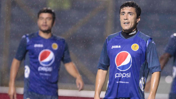 José Varela es duda para enfrentar a Platense