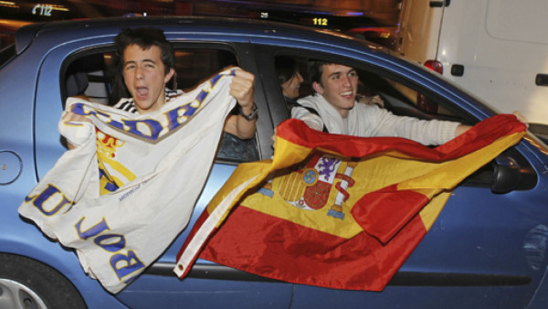 Aficionados festejan en Madrid el título 32