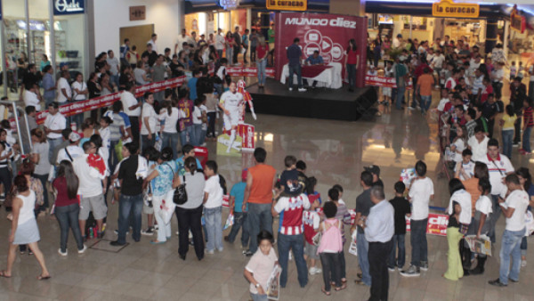 Locura por un autógrafo del 'Matador'