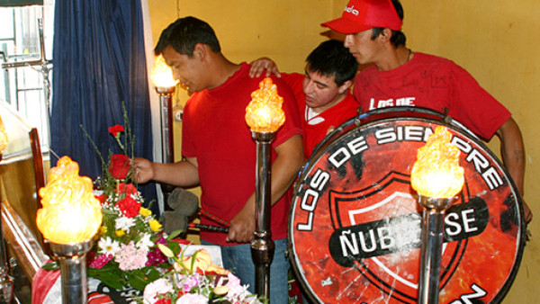 Se suicida líder de barra de equipo chileno por mala campaña del club