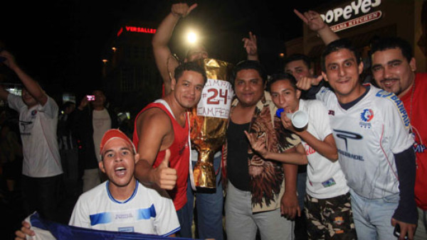 La afición olimpista festeja a lo grande la Copa 24