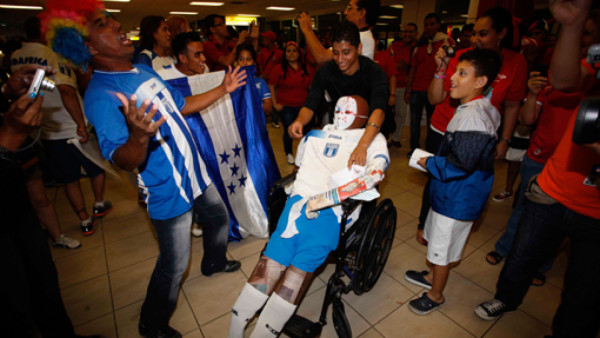 Panameños se burlan de Donis y Costly