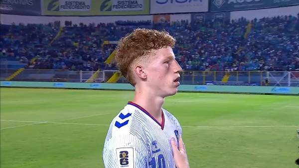 Jeremy de León debutó con el número 10 en la Selección de Puerto Rico.