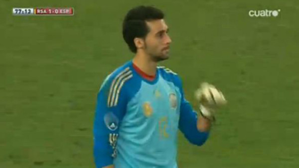 VIDEO: Valdés lesionado, Arbeloa de portero y el enojo del técnico sudafricano