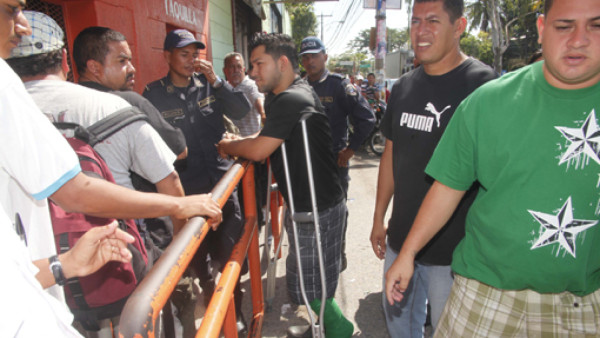 Largas filas por la compra de los boletos