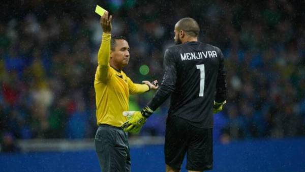 El aficionado hondureño nunca olvidará el día que Iván Barton agregó 12 minutos ante México en el estadio Azteca.
