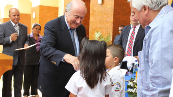 Joseph Blatter inaugura Proyecto Gol en Siguatepeque