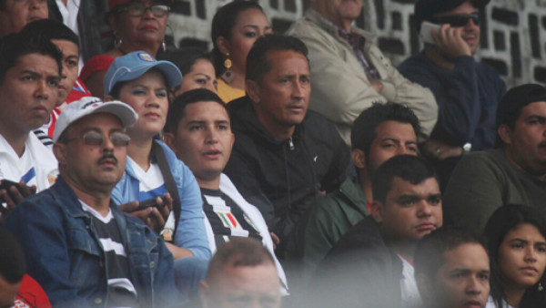 Jorge Pineda se quedó sin dirigir al Vida frente a Olimpia