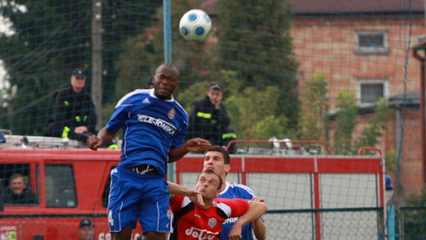 Osman triunfa en su debut oficial