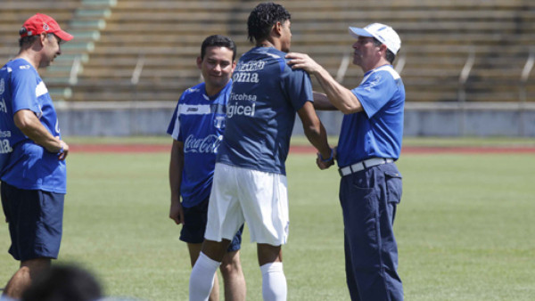 Carlo Costly atiende la invitación de Suárez