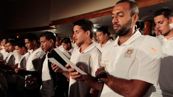 Olimpia presenta himno de su centenario