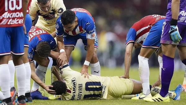 Giovani Dos Santos sufrió un corte terrible en el juego entre América y Chivas en 2019.