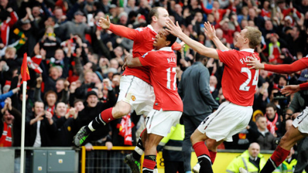 Rooney le anota el gol del año al Manchester City