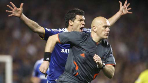 El Chelsea no olvida 'robo' ante el Barcelona