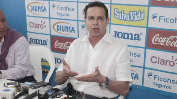 Callejas no está conforme con amistoso ante Boca